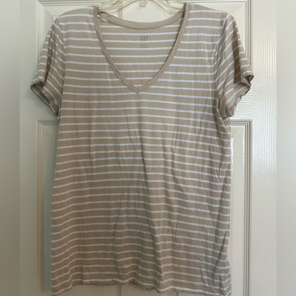 Women’s Gap Tshirt